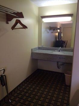 Hospitality Inn Bowmansville Экстерьер фото