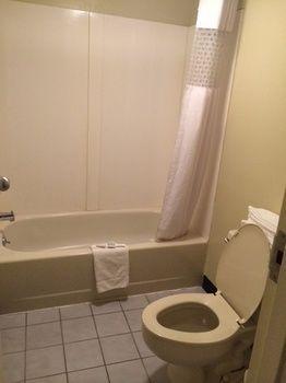 Hospitality Inn Bowmansville Экстерьер фото