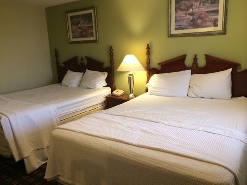 Hospitality Inn Bowmansville Экстерьер фото