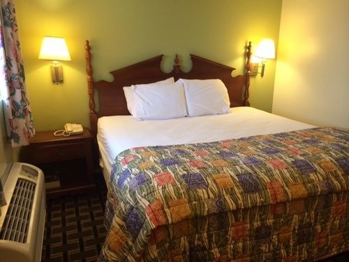 Hospitality Inn Bowmansville Экстерьер фото