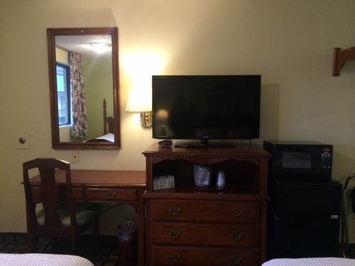 Hospitality Inn Bowmansville Экстерьер фото